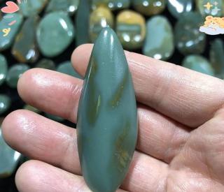和田玉市场新宠沙枣青:独特魅力与鉴别指南