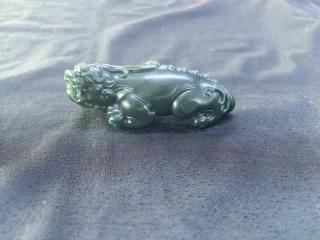 和田玉籽料青玉大貔貅手把件 摆件,细腻得温润犹如羊脂,玉质过眼过灯