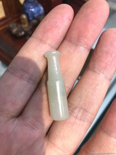 清代和田玉籽料烟嘴一个
